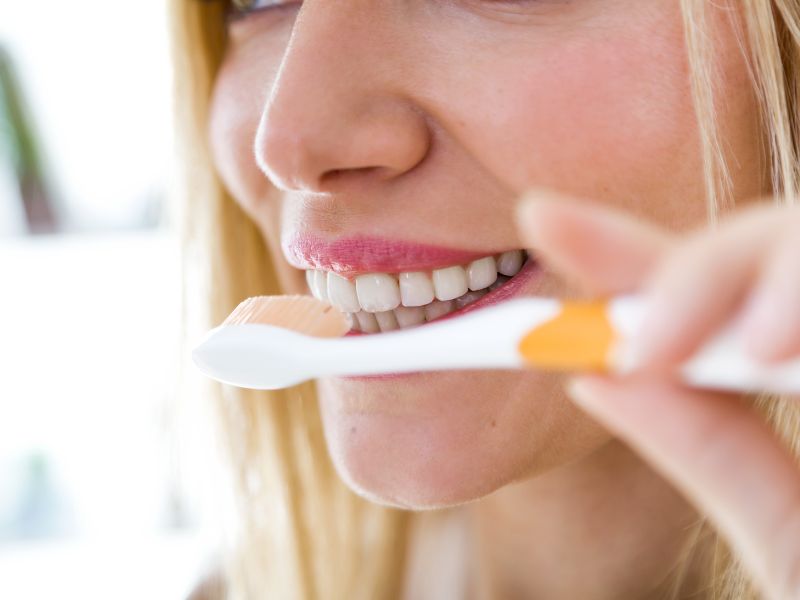 limpieza de implantes dentales