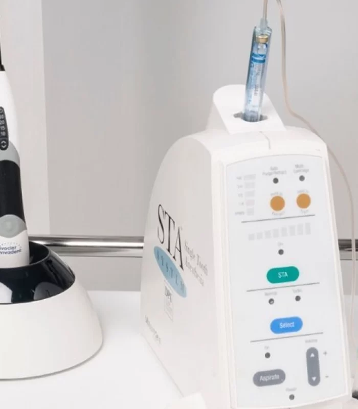 Anestesia digital para cirugía de muela del juicio infectada, extracción de muelas Anestesia digital sin dolor para procedimiento de extracción muela del juicio. Extracción de muelas del juicio infectadas.